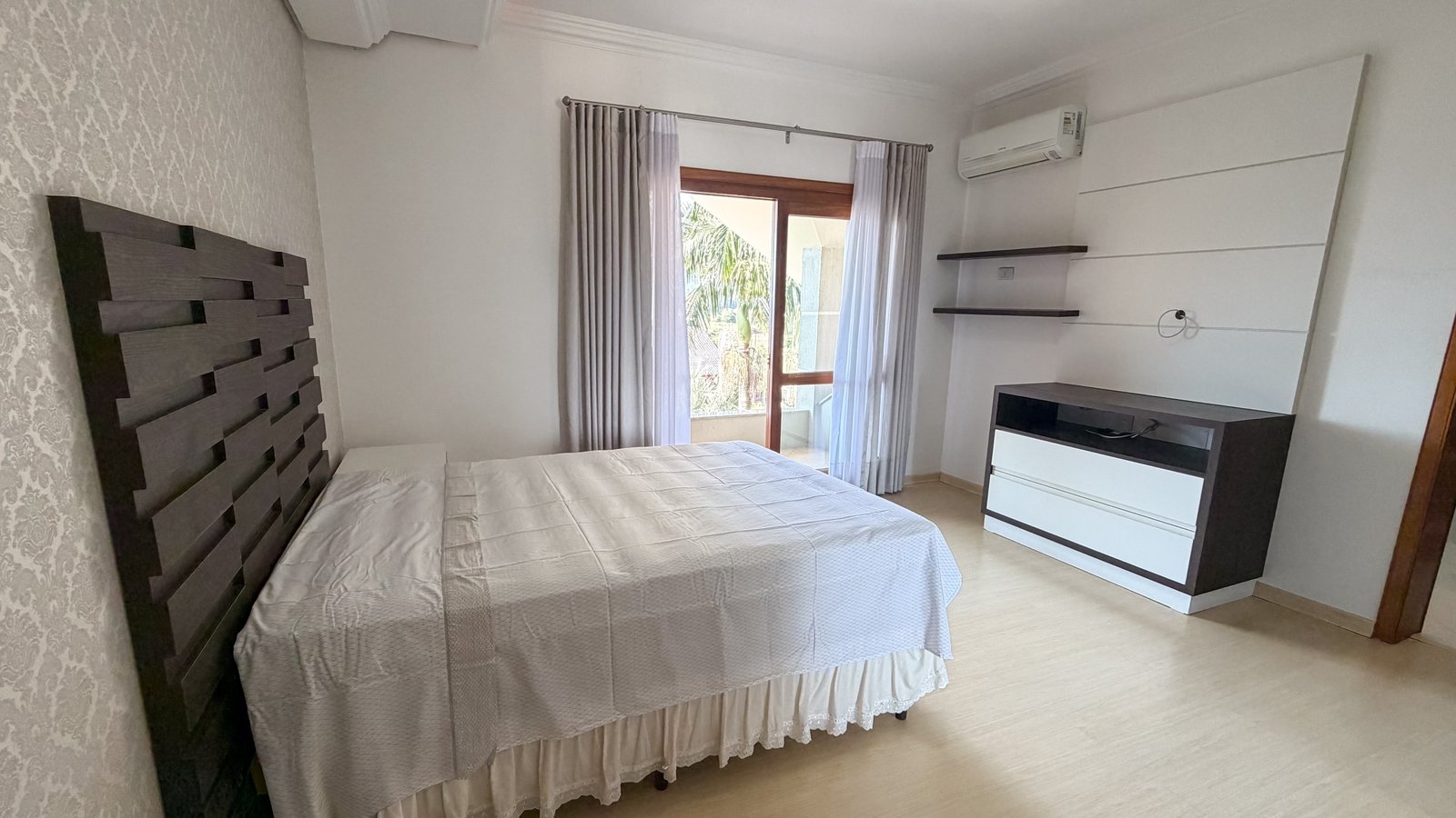 Casa com 3 dormitórios e amplo terreno no bairro Jardim do Alto, em Ivoti/RS — Suíte