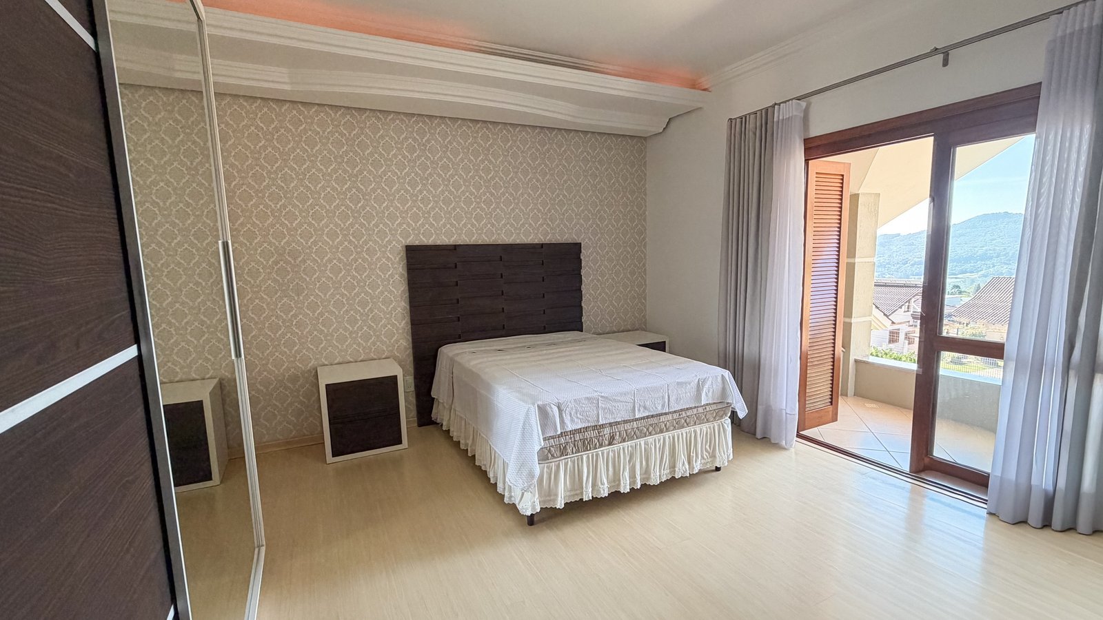 Casa com 3 dormitórios e amplo terreno no bairro Jardim do Alto, em Ivoti/RS — Suíte