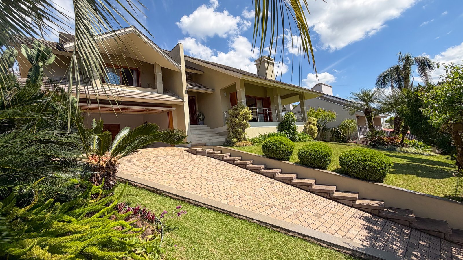 Casa com 3 dormitórios e amplo terreno no bairro Jardim do Alto, em Ivoti/RS — Fachada